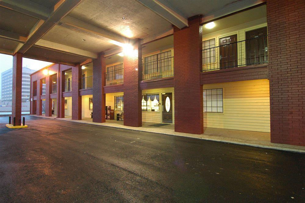 Days Inn By Wyndham College Station University Drive Экстерьер фото
