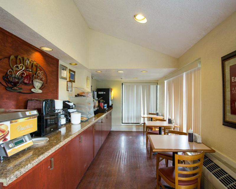 Days Inn By Wyndham College Station University Drive Экстерьер фото
