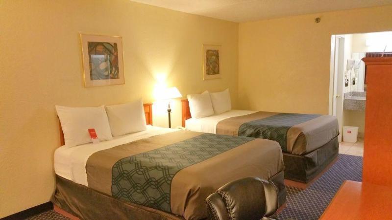 Days Inn By Wyndham College Station University Drive Экстерьер фото
