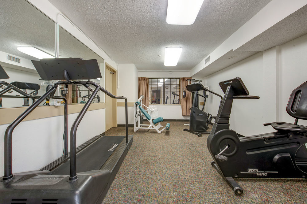 Days Inn By Wyndham College Station University Drive Экстерьер фото