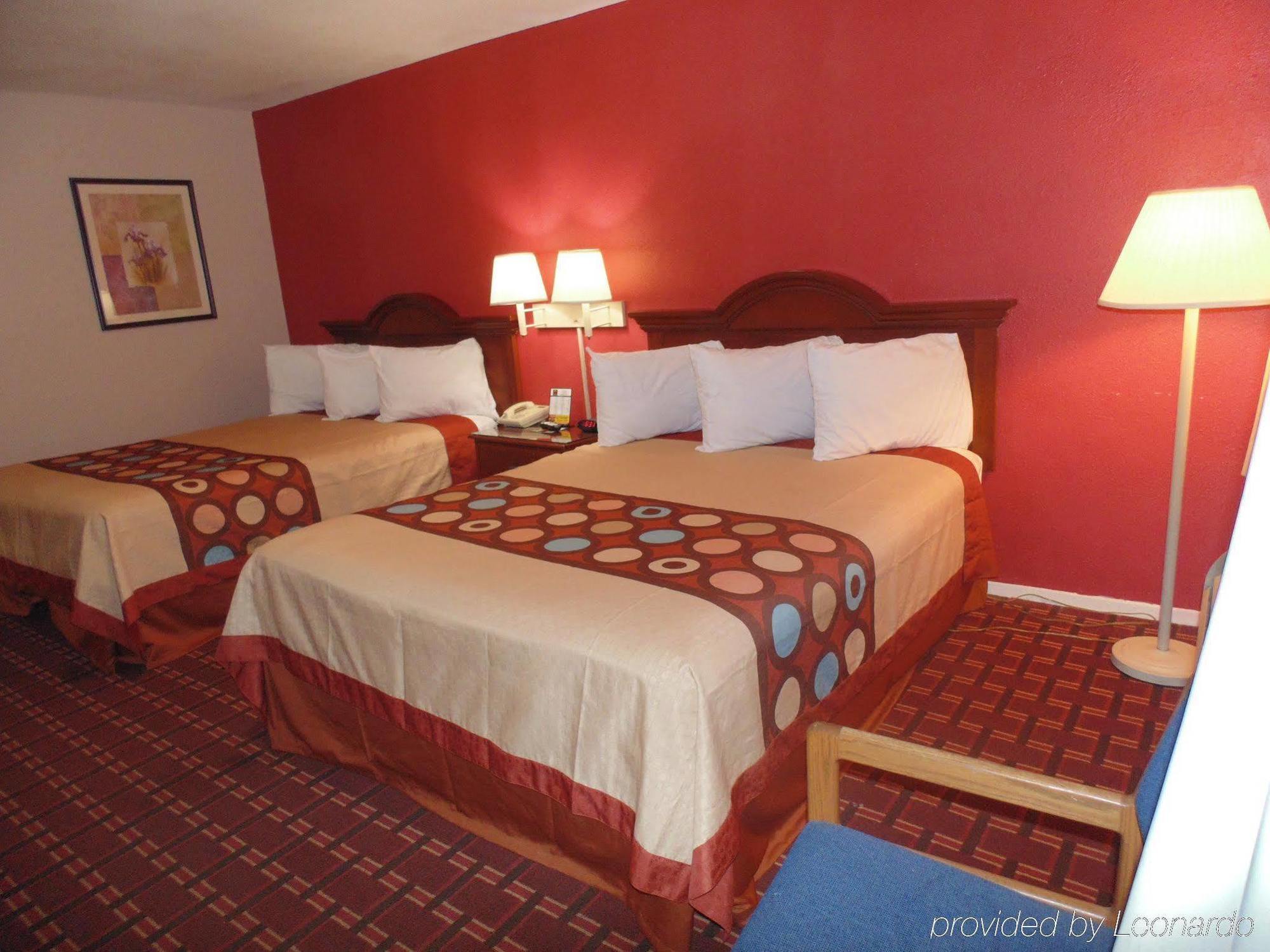 Days Inn By Wyndham College Station University Drive Экстерьер фото