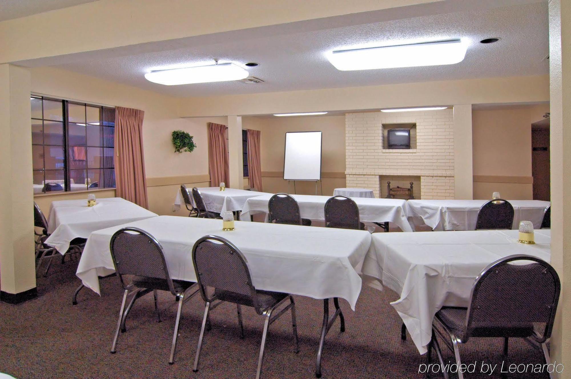 Days Inn By Wyndham College Station University Drive Экстерьер фото