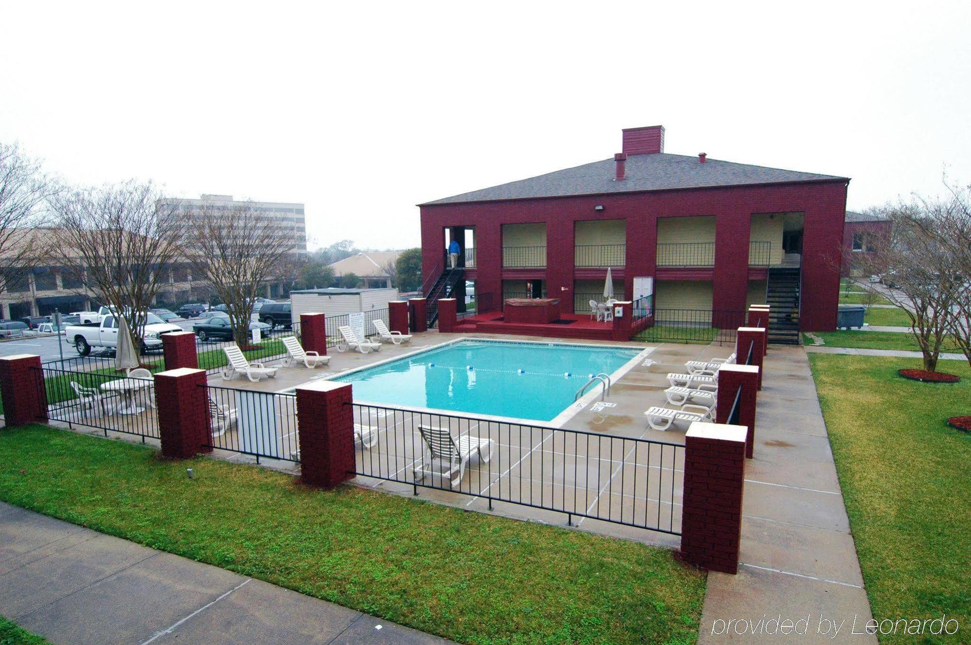 Days Inn By Wyndham College Station University Drive Экстерьер фото